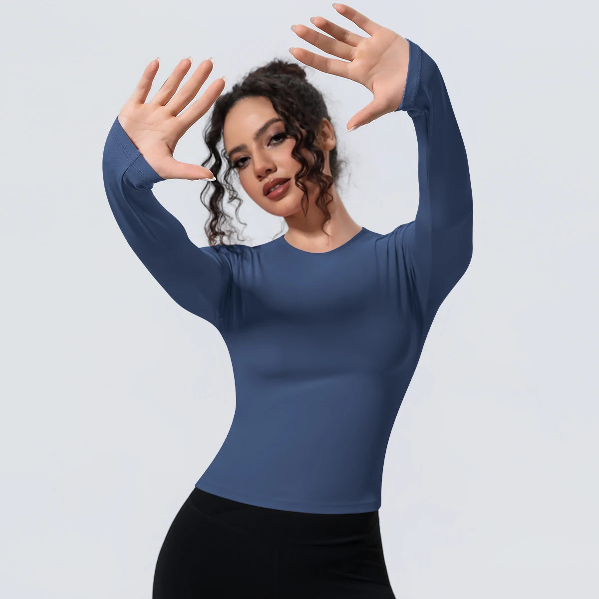 Camiseta de manga larga para mujer: ideal para yoga, gimnasio, deporte y running. Corte entallado, transpirable y de color liso.