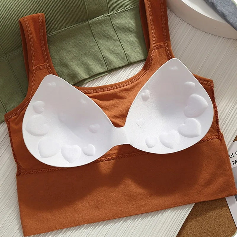 Top deportivo transpirable y antitranspirante para mujer: sujetador de yoga sin costuras, resistente a impactos, estilo crop top con efecto push-up para gimnasio y entrenamiento.