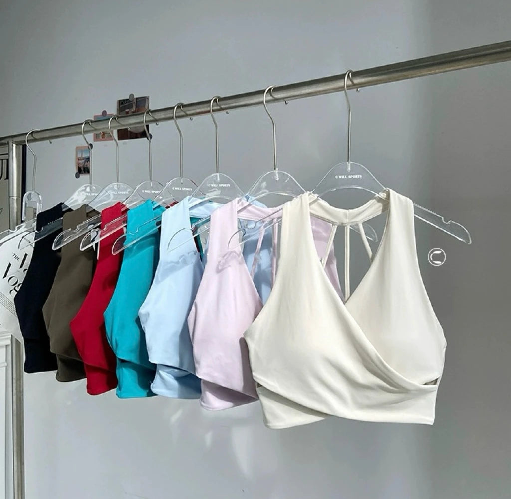 Sujetador deportivo para mujer: sin costuras, con relleno, espalda descubierta, resistente a impactos y estilo crop top; ideal para yoga, gimnasio y fitness.