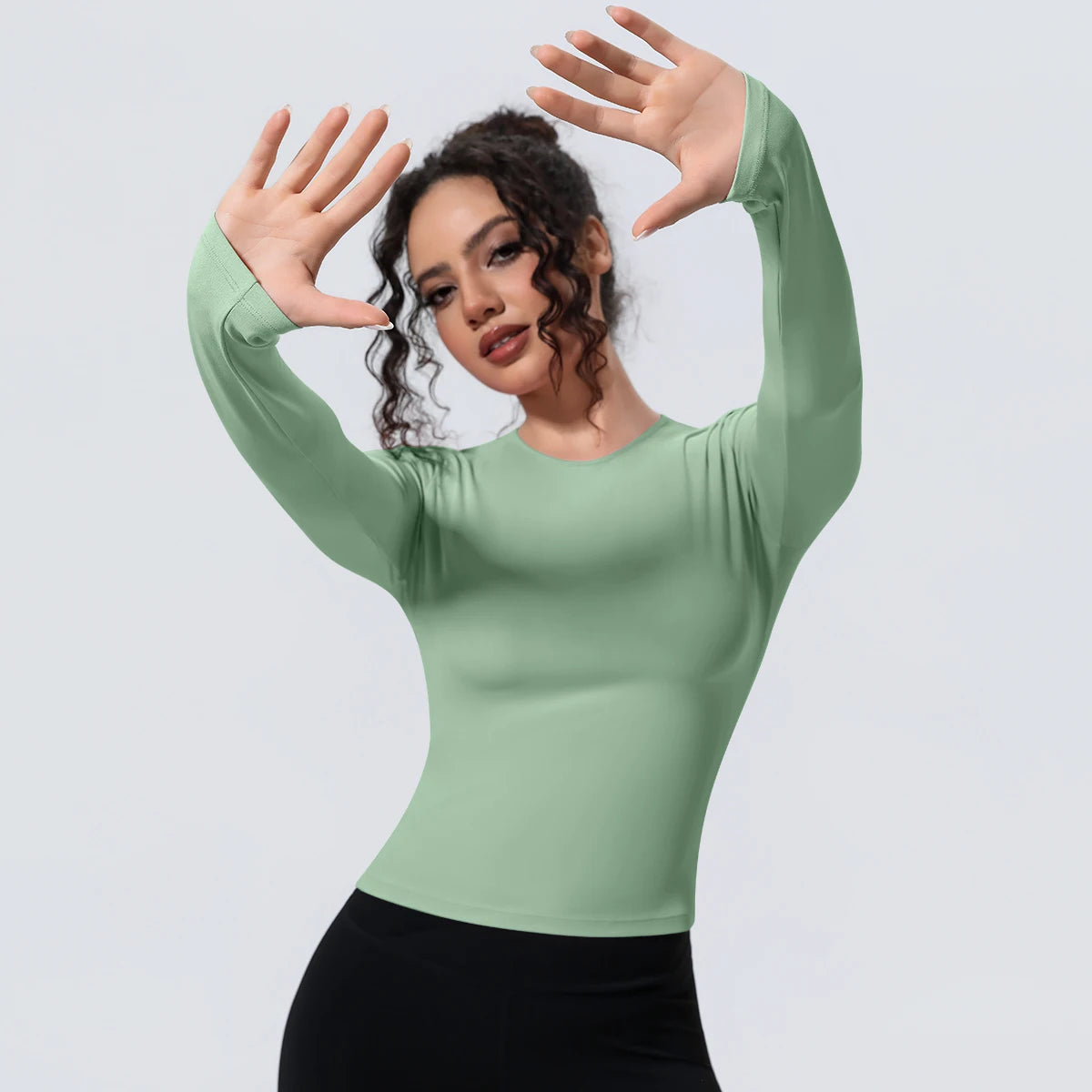 Camiseta de manga larga para mujer: ideal para yoga, gimnasio, deporte y running. Corte entallado, transpirable y de color liso.
